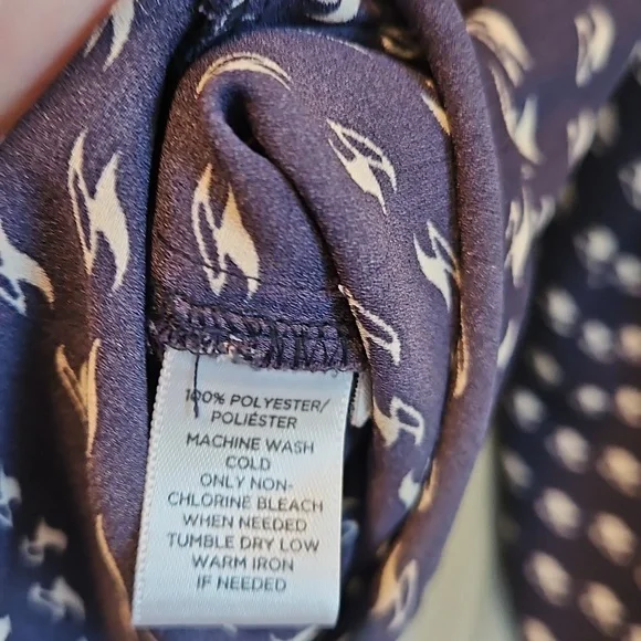 LOFT Navy and White Patterned Button Down Blouse Size LP - Picture 4 of 6